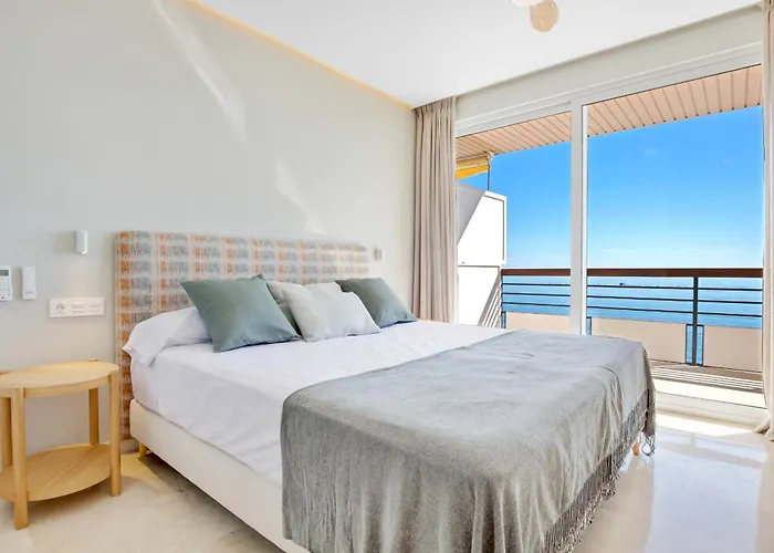 Santa Clara Modern & Exclusive Seafront Lejlighed